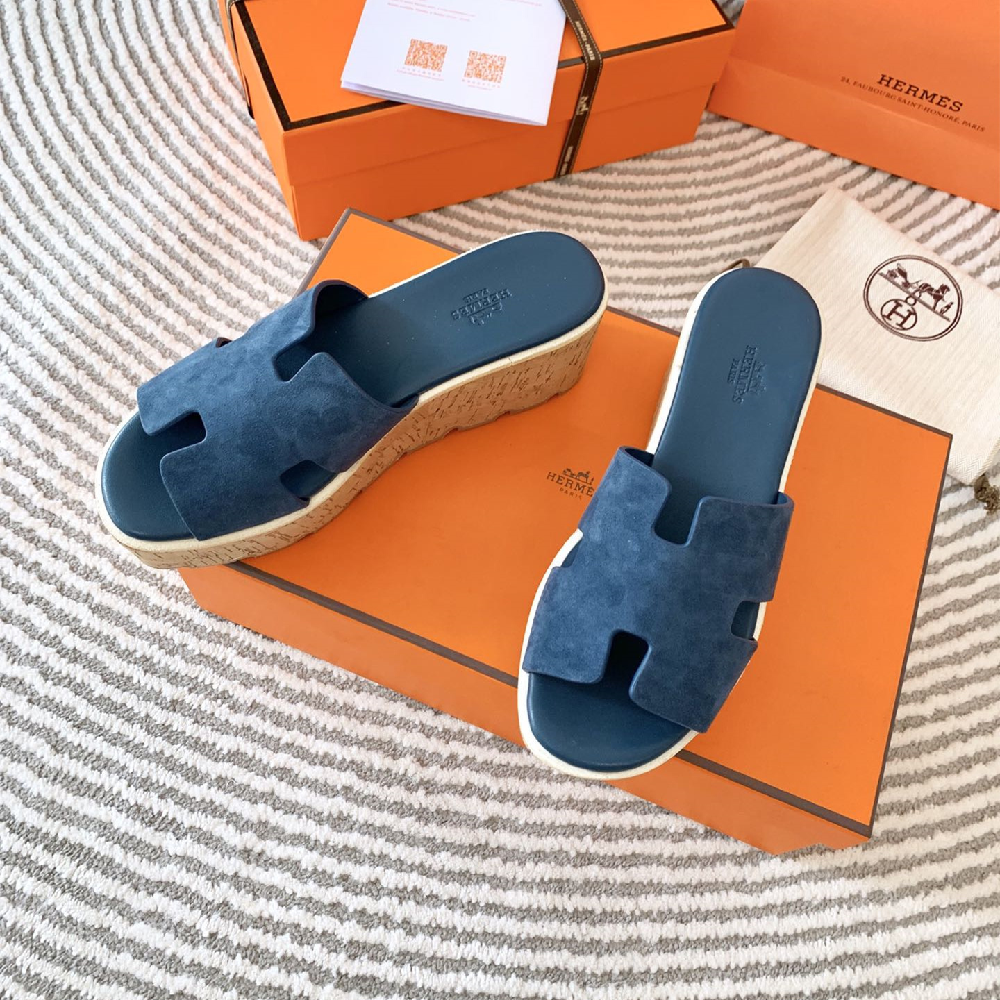 高仿Hermes*H232150ZV9山羊皮厚底涼拖藍色6.5CM免檢版