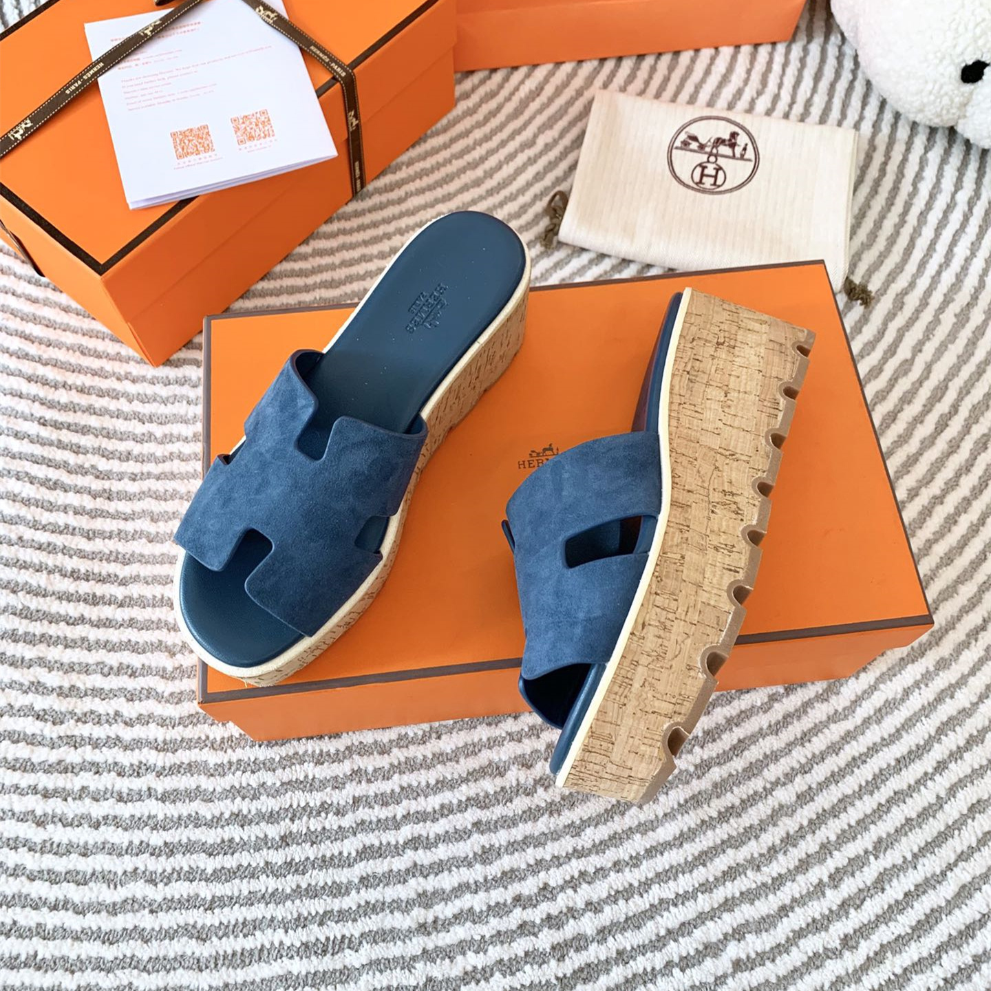 高仿Hermes*H232150ZV9山羊皮厚底涼拖藍色6.5CM免檢版