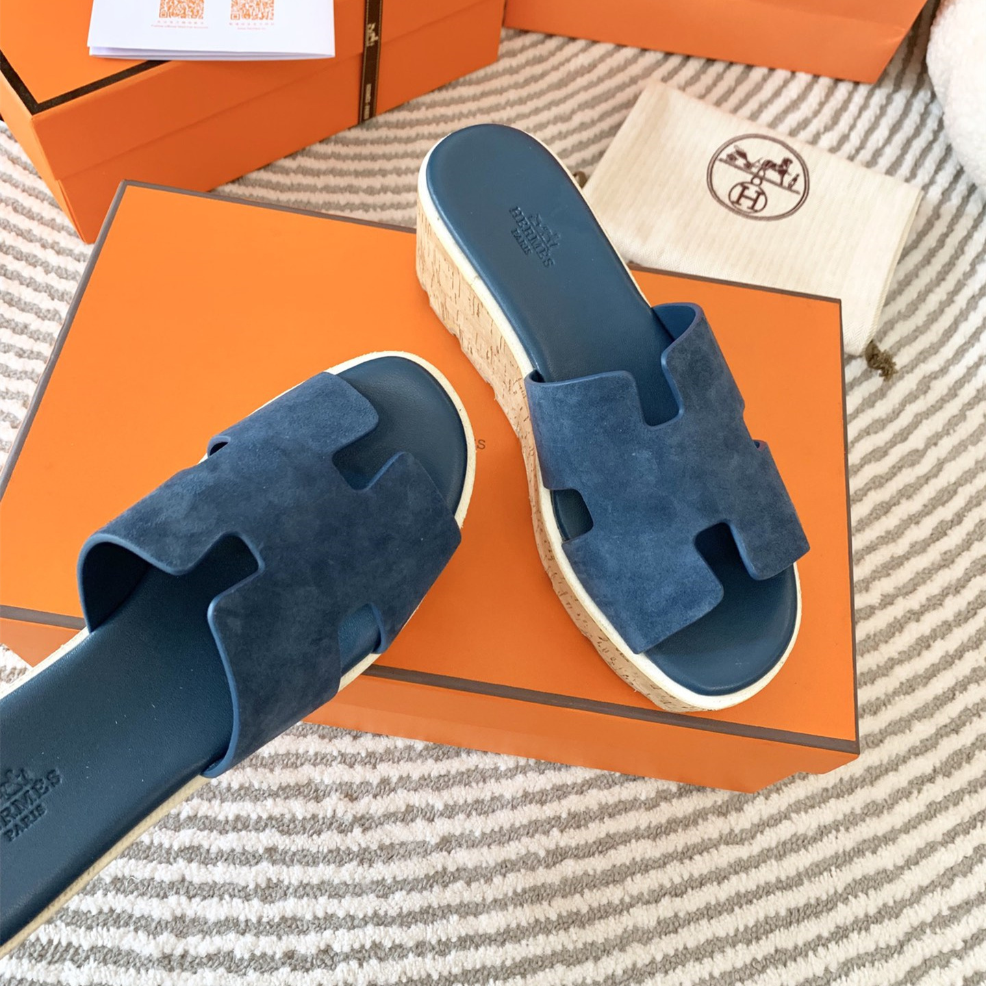 高仿Hermes*H232150ZV9山羊皮厚底涼拖藍色6.5CM免檢版