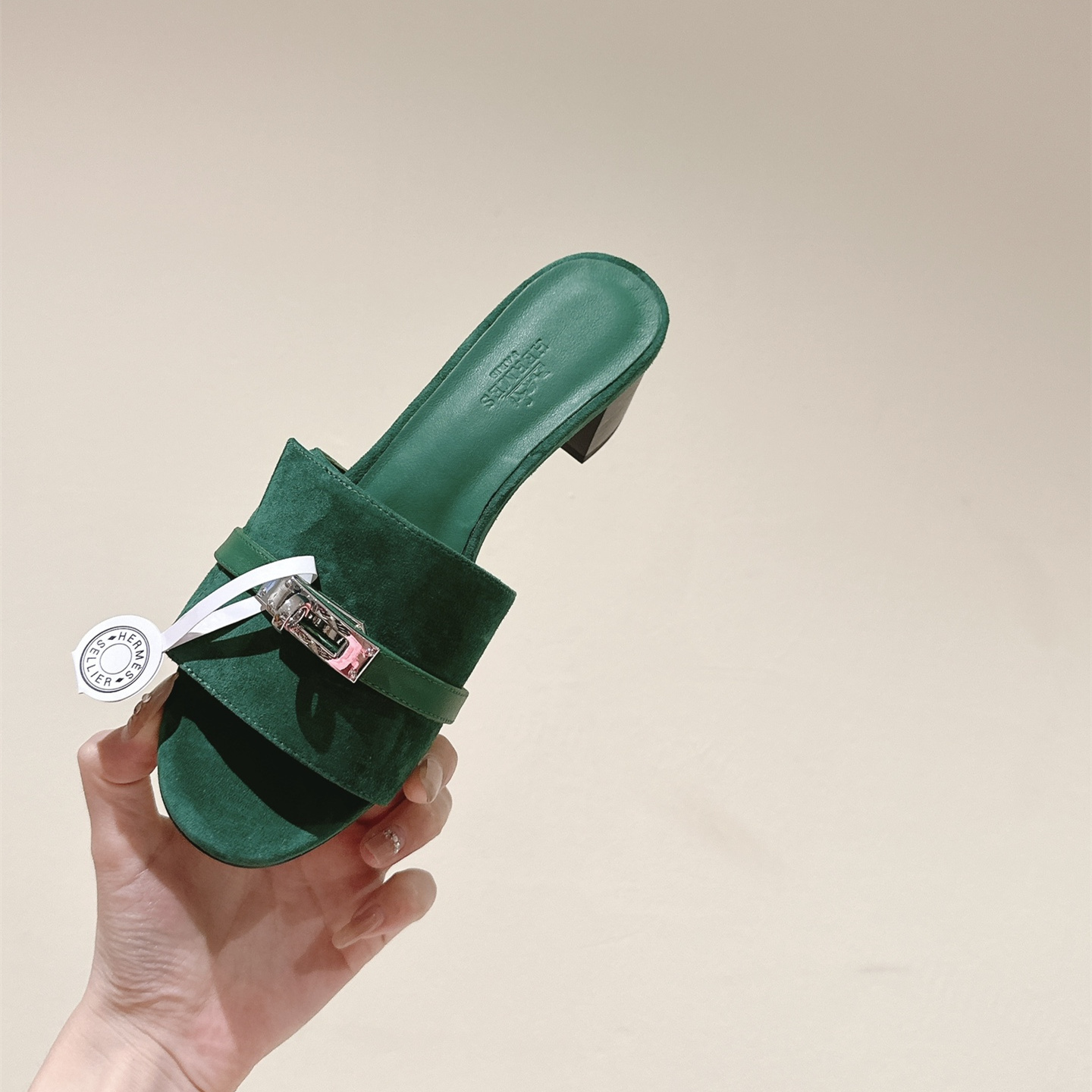 高仿Hermes*H232132ZI0粗跟一字拖鞋麂皮緞面綠色5CM免檢版