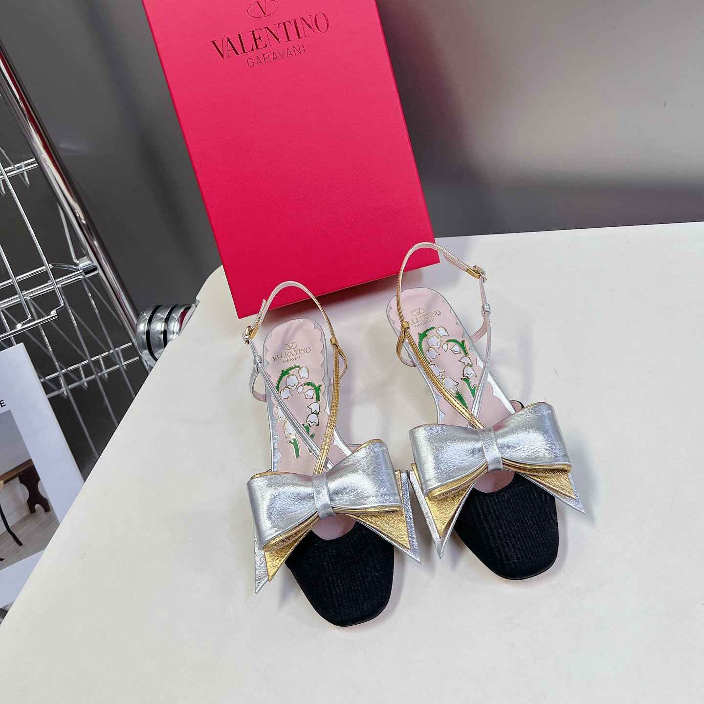 高仿Valentino*WS0LB6K蝴蝶結塔扣涼鞋黑金4.5CM免檢版