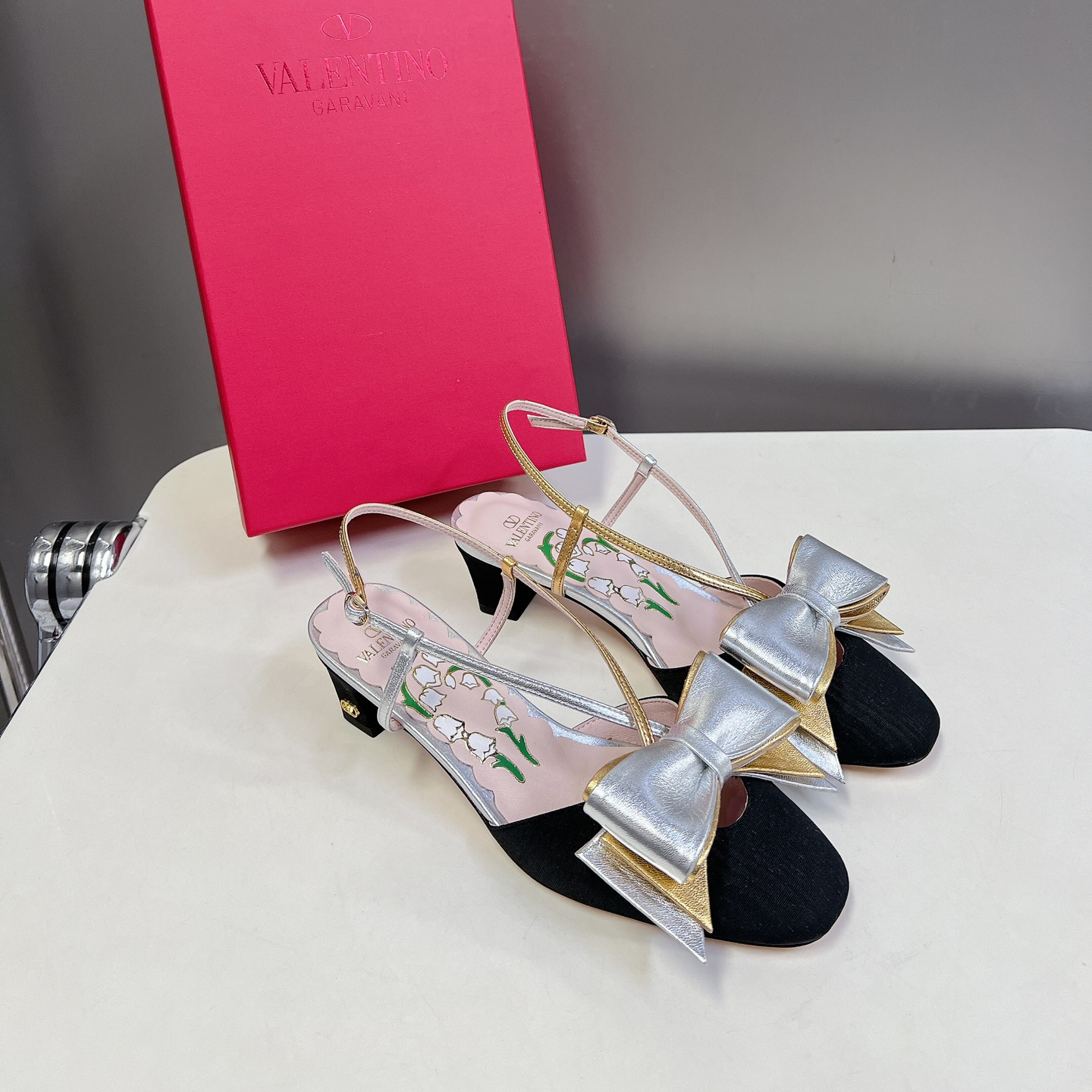 高仿Valentino*WS0LB6K蝴蝶結塔扣涼鞋黑金4.5CM免檢版