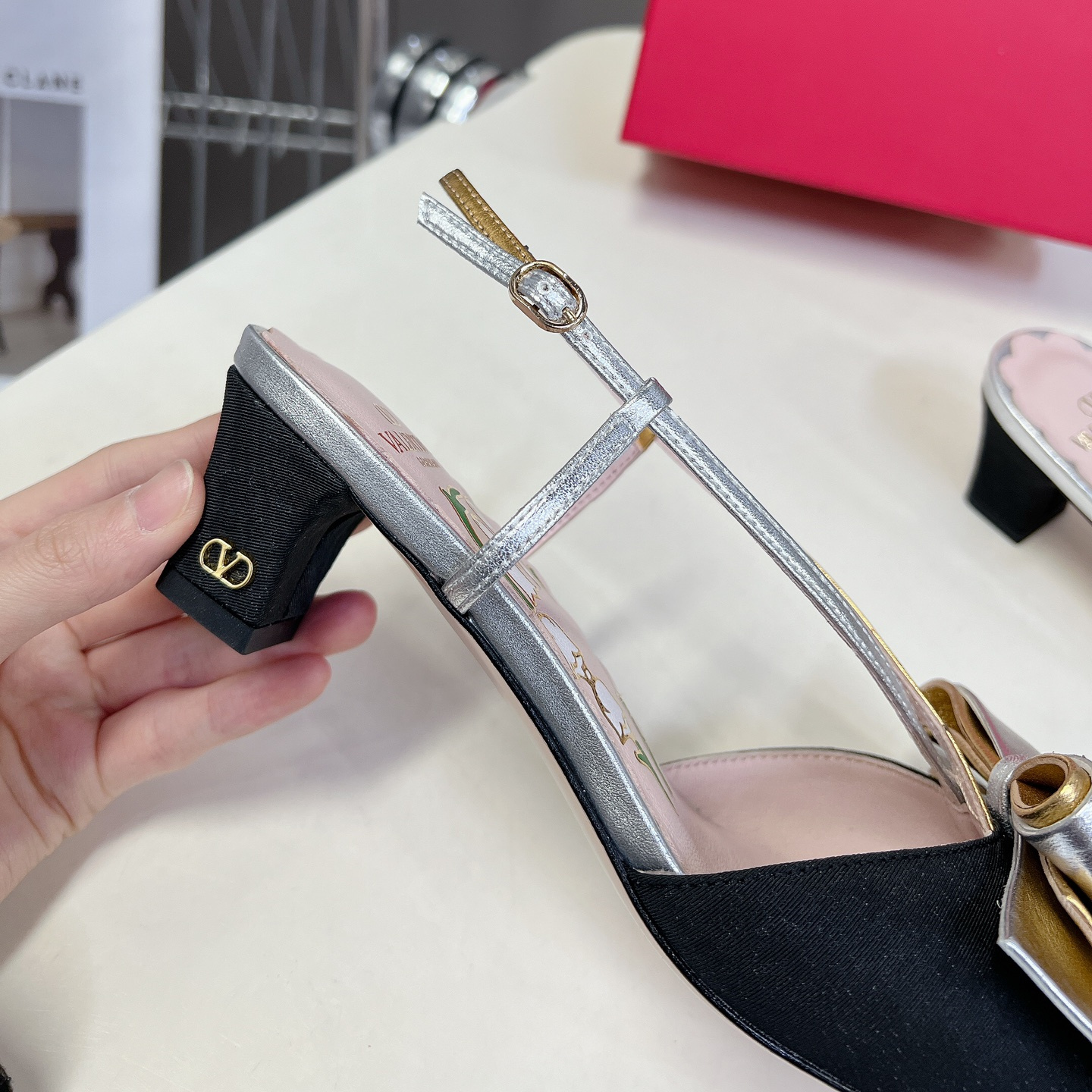 高仿Valentino*WS0LB6K蝴蝶結塔扣涼鞋黑金4.5CM免檢版
