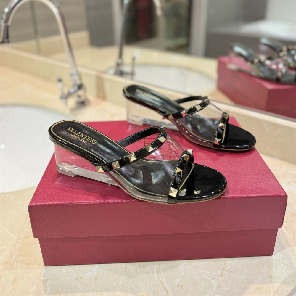 高仿Valentino*2W0S0GH鉚釘水晶踭涼鞋黑色膠片4.5CM免檢版