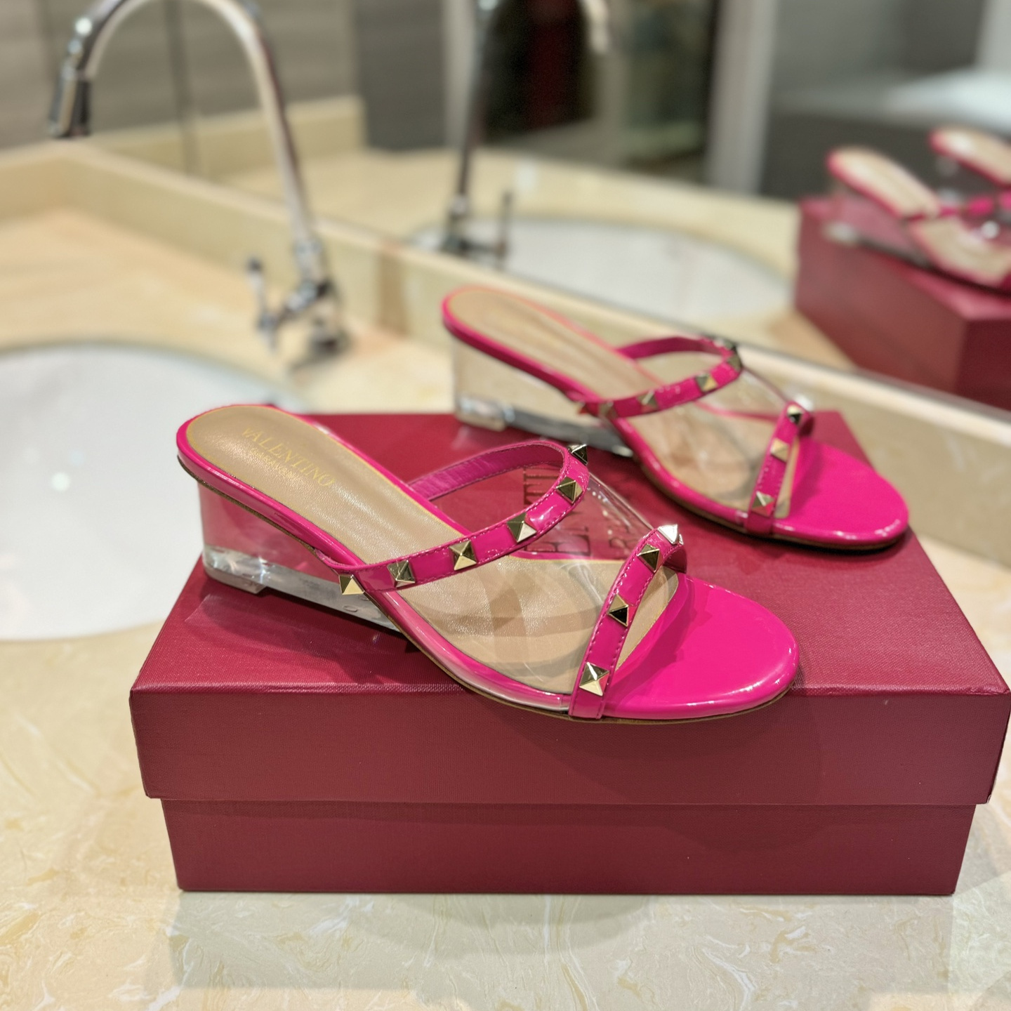 高仿Valentino*2W0S0GM鉚釘水晶踭涼鞋騷粉膠片4.5CM免檢版