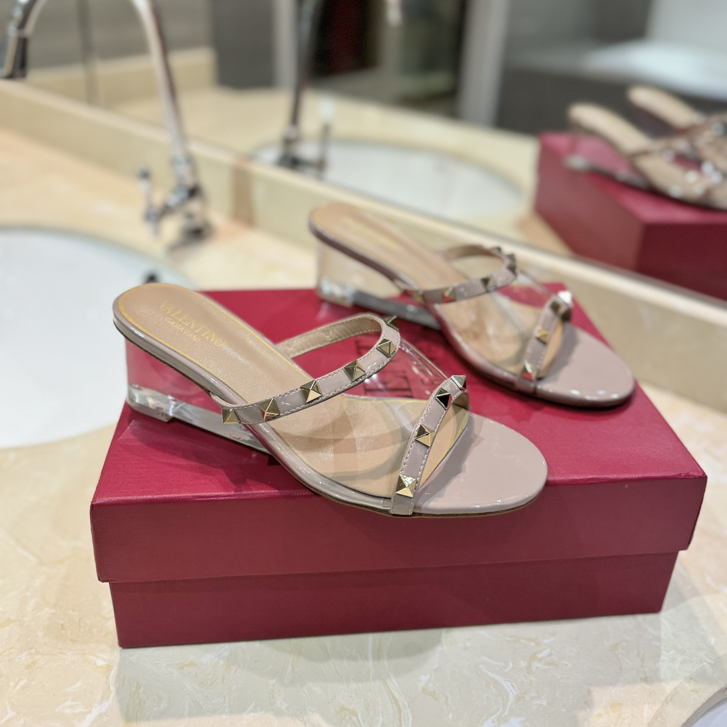 高仿Valentino*2W0S0GI鉚釘水晶踭涼鞋淺粉膠片4.5CM免檢版