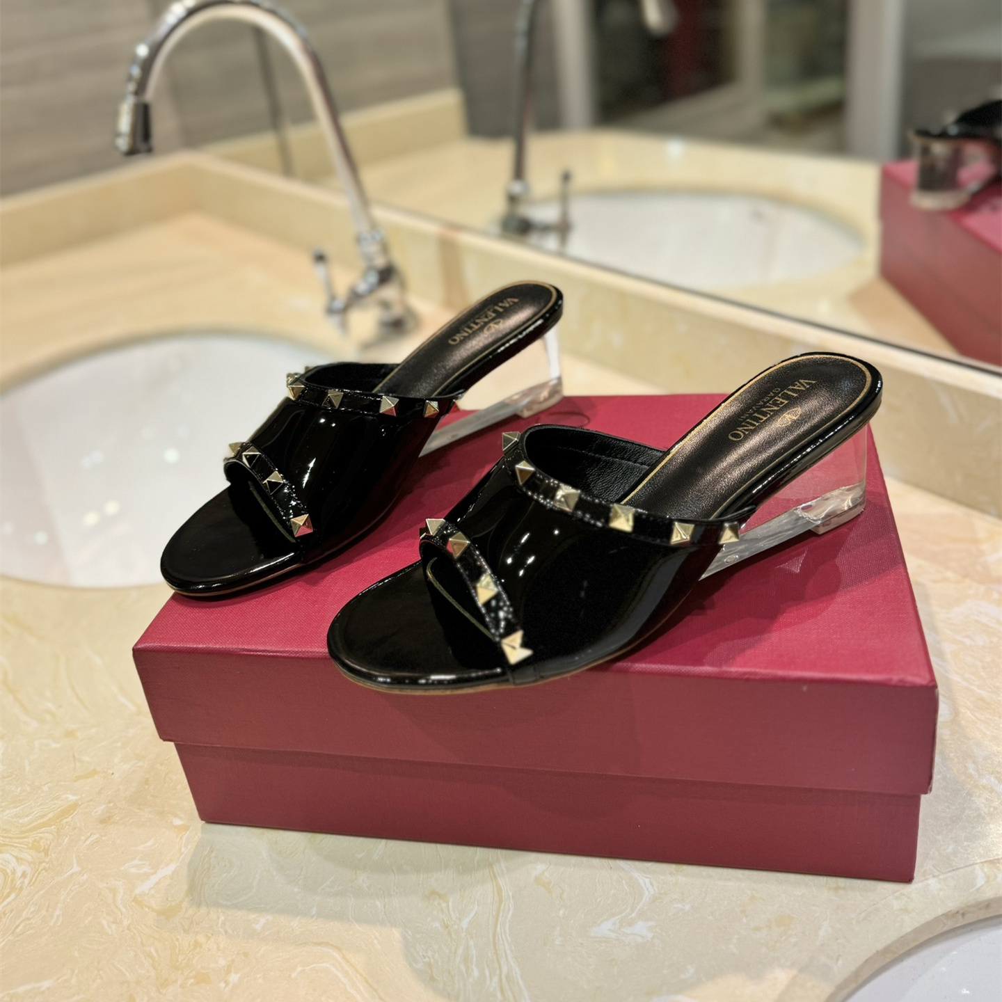 高仿Valentino*2W0S0GW鉚釘水晶踭涼鞋黑色4.5CM免檢版