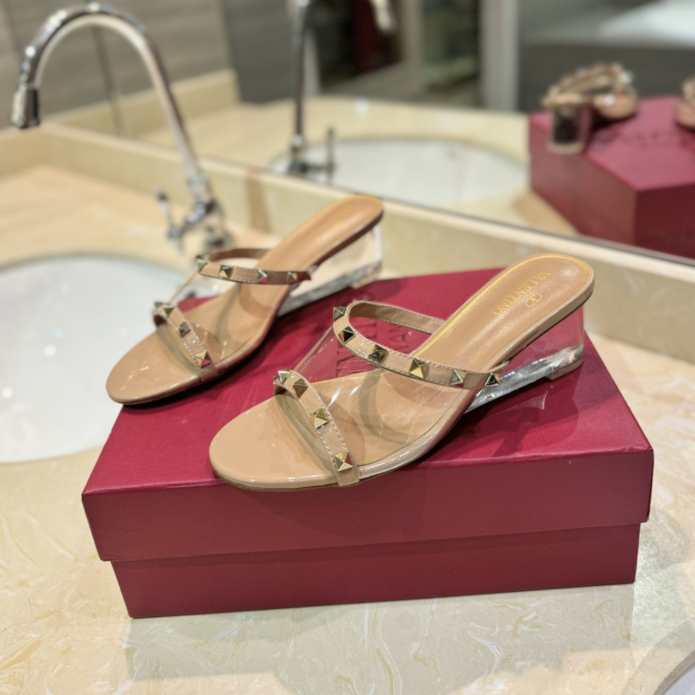 高仿Valentino*2W0S0GN鉚釘水晶踭涼鞋膚色膠片4.5CM免檢版
