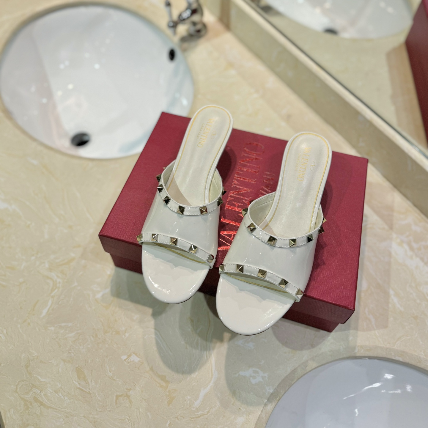 高仿Valentino*2W0S0GQ鉚釘水晶踭涼鞋白色4.5CM免檢版