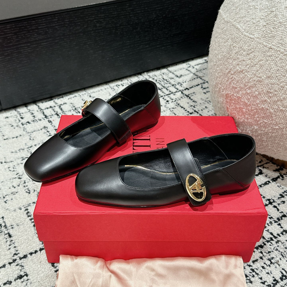 高仿Valentino*5W2S0JA方頭單鞋小牛皮黑色平底免檢版