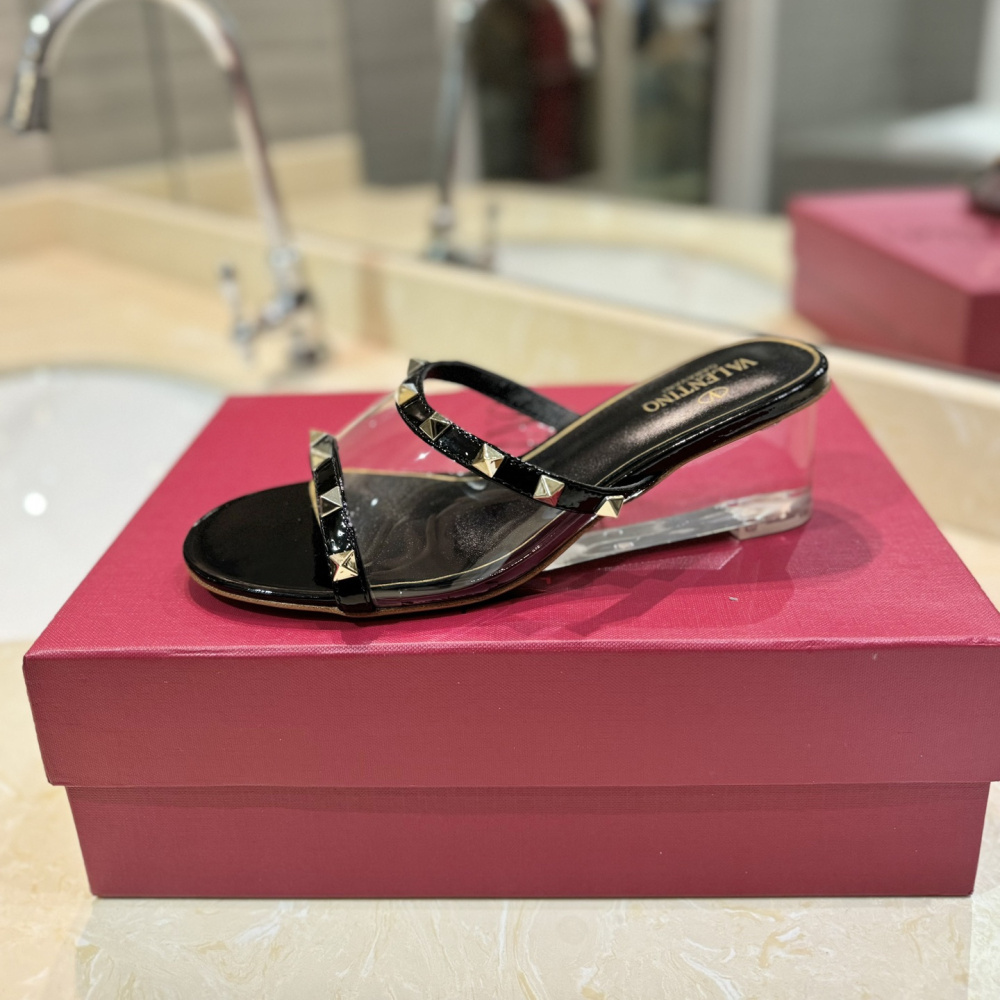 高仿Valentino*2W0S0GH鉚釘水晶踭涼鞋黑色膠片4.5CM免檢版