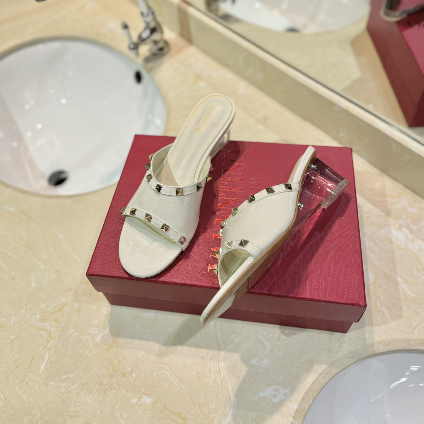 高仿Valentino*2W0S0GQ鉚釘水晶踭涼鞋白色4.5CM免檢版