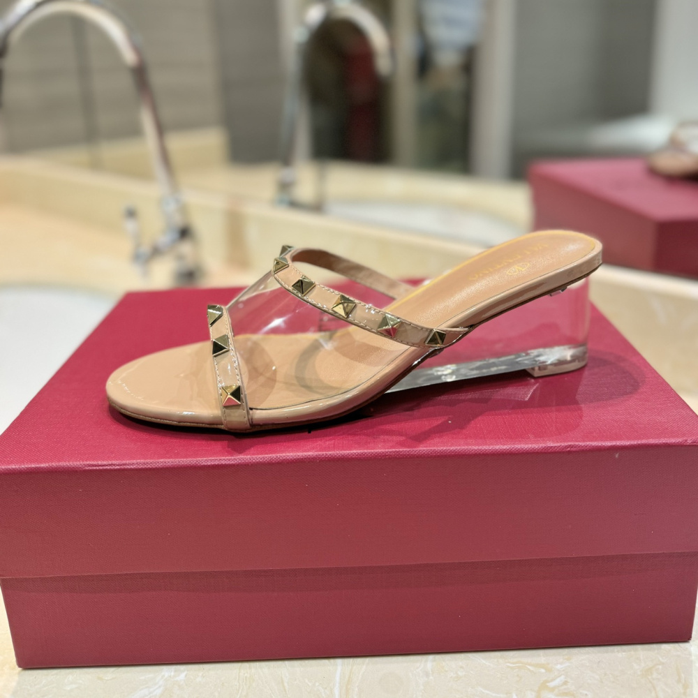 高仿Valentino*2W0S0GN鉚釘水晶踭涼鞋膚色膠片4.5CM免檢版