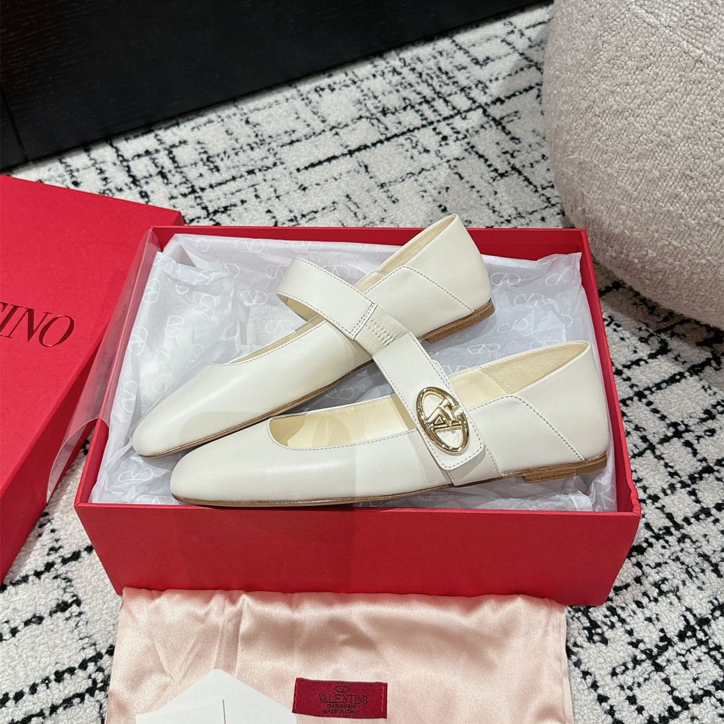 高仿Valentino*5W2S0JD方頭單鞋小牛皮白色平底免檢版