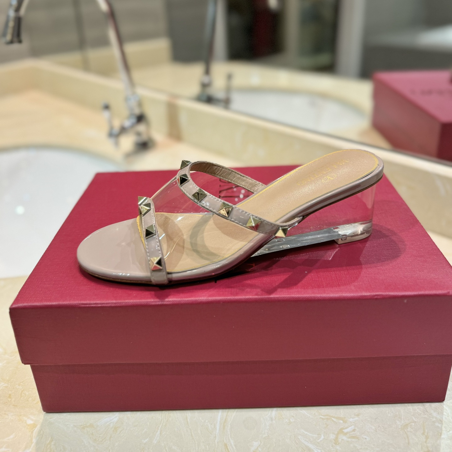 高仿Valentino*2W0S0GI鉚釘水晶踭涼鞋淺粉膠片4.5CM免檢版