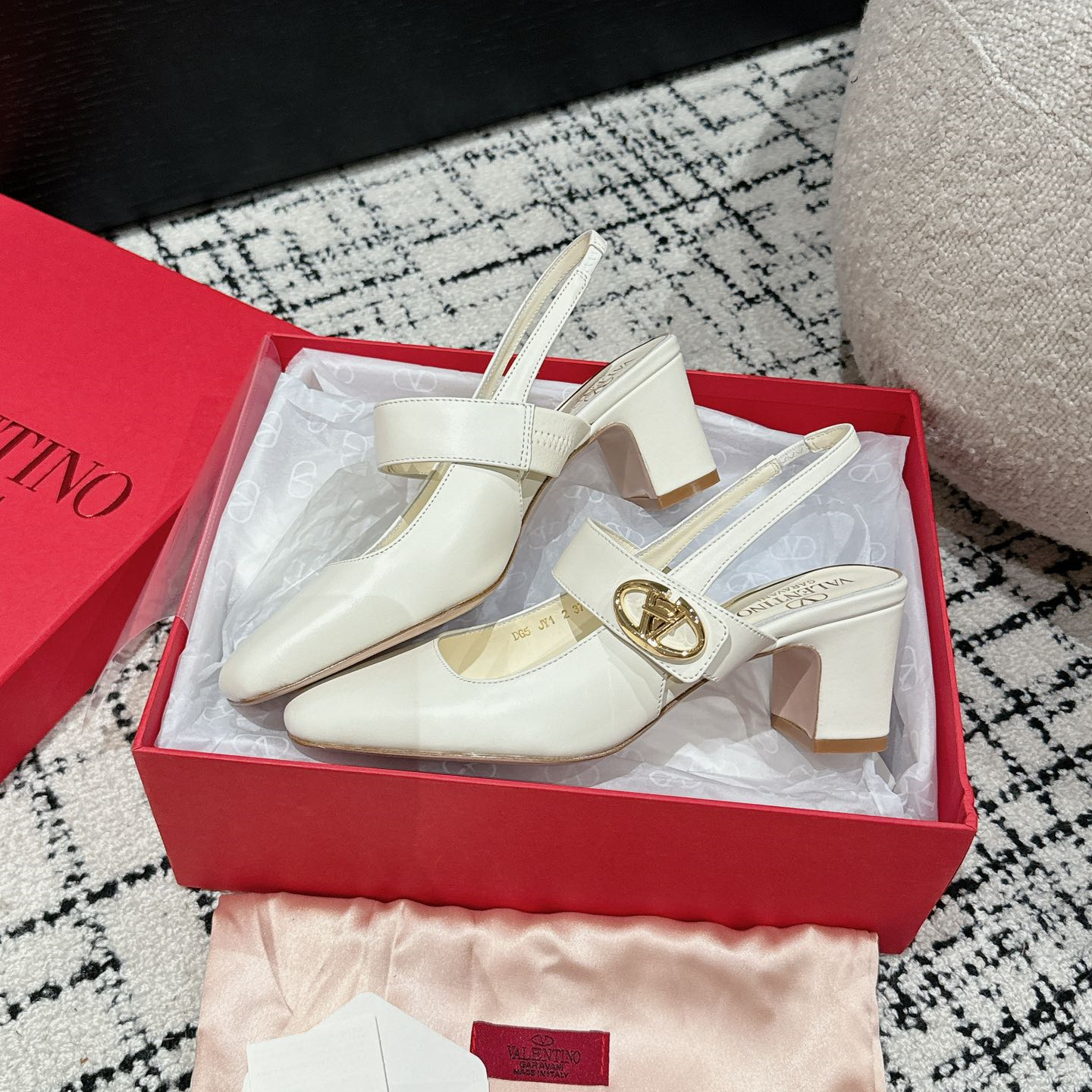 高仿Valentino*5W2S0JY方頭露跟單鞋白色6CM免檢版