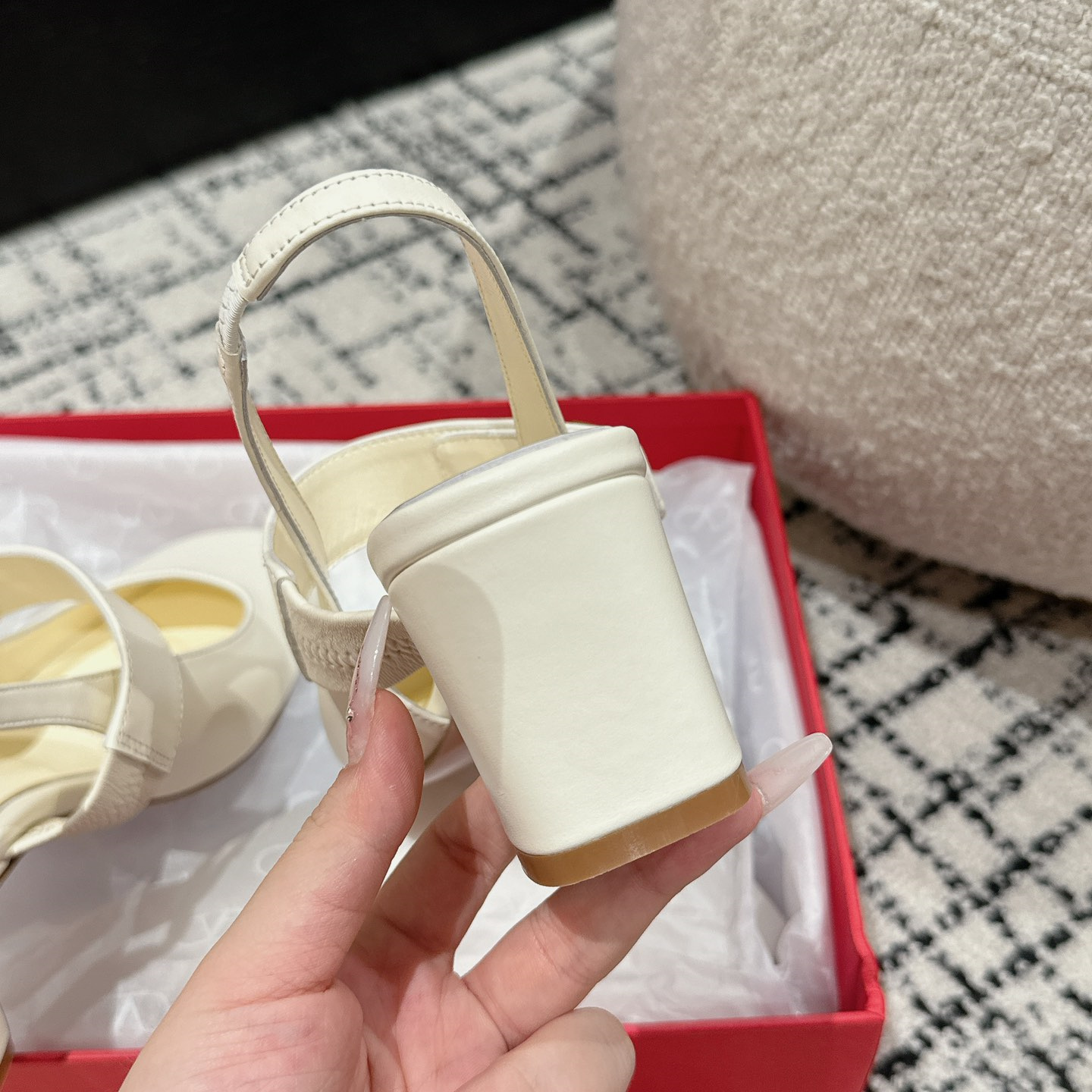 高仿Valentino*5W2S0JY方頭露跟單鞋白色6CM免檢版