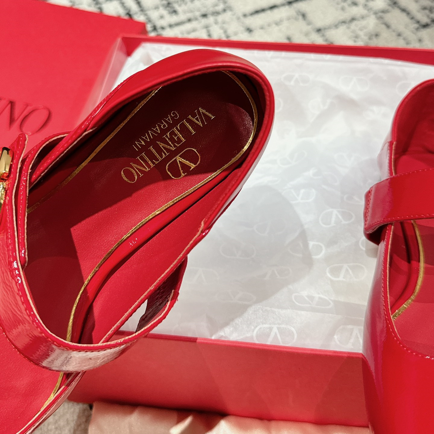 高仿Valentino*5W2S0JT方頭露跟單鞋漆皮紅色6CM免檢版