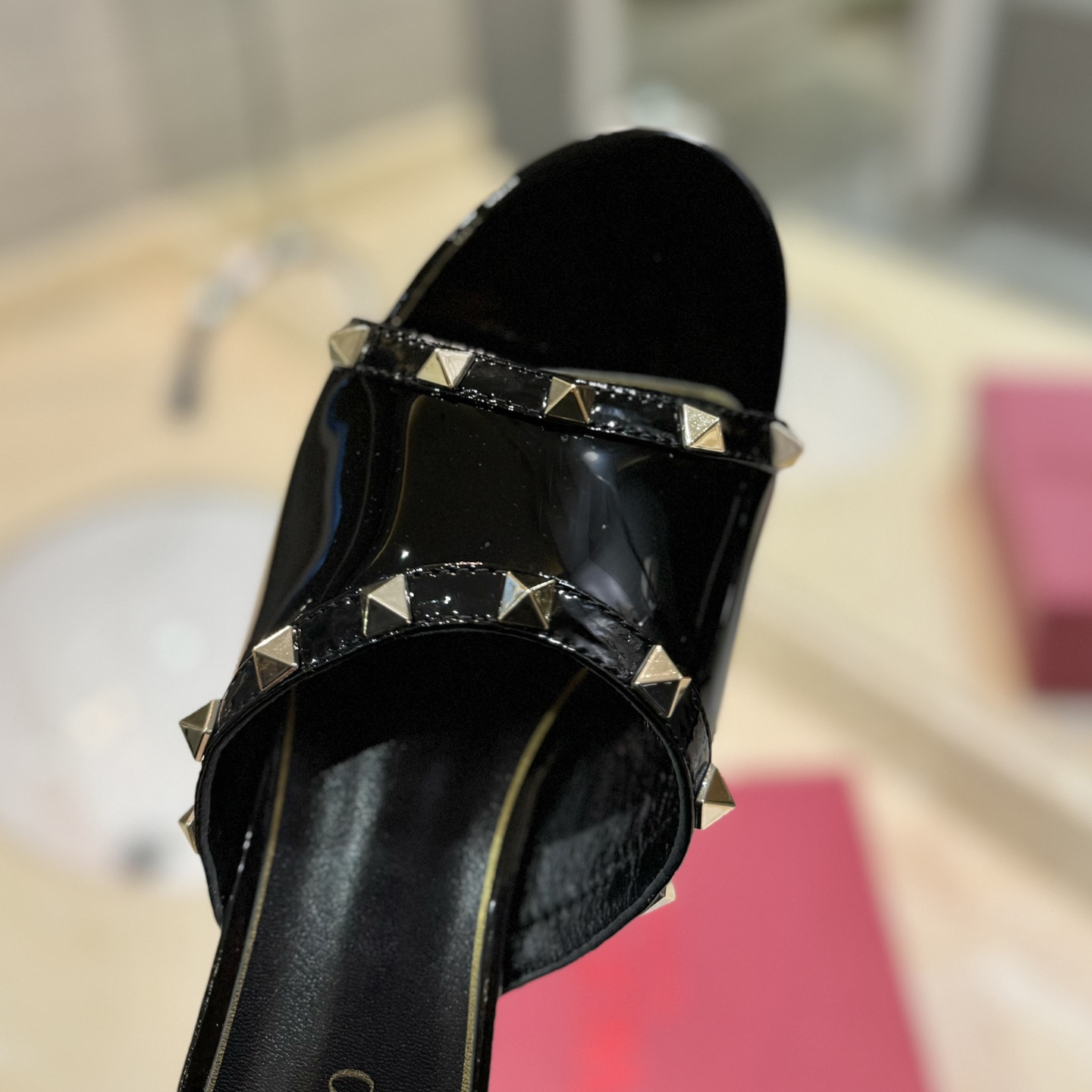 高仿Valentino*2W0S0GW鉚釘水晶踭涼鞋黑色4.5CM免檢版