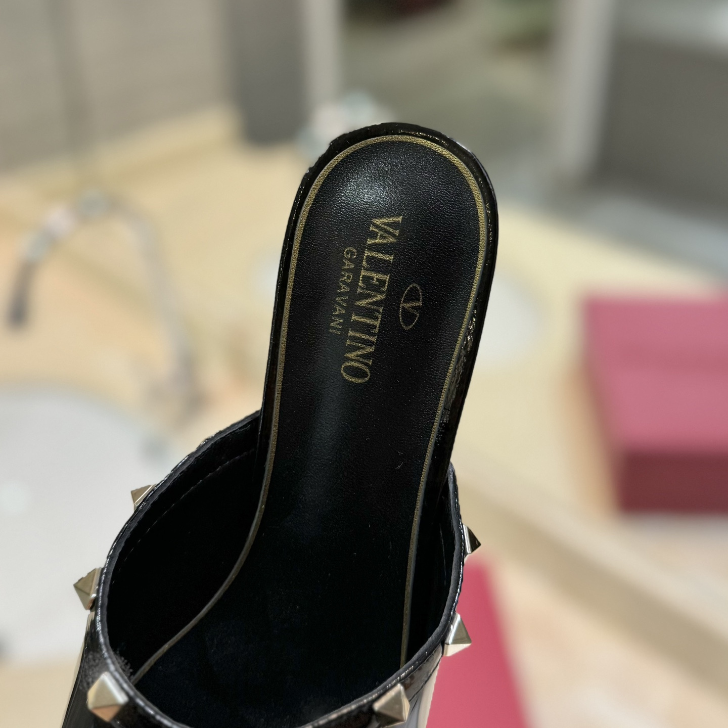 高仿Valentino*2W0S0GW鉚釘水晶踭涼鞋黑色4.5CM免檢版