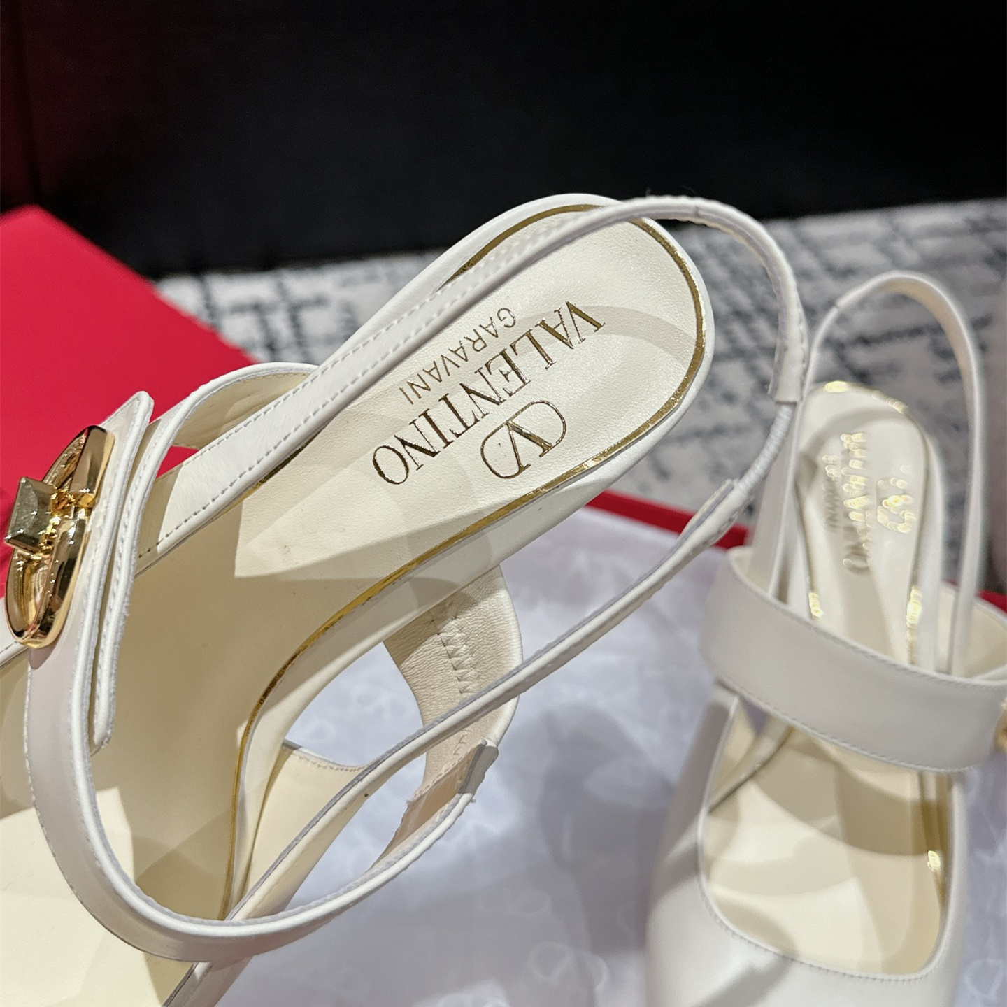 高仿Valentino*5W2S0JY方頭露跟單鞋白色6CM免檢版