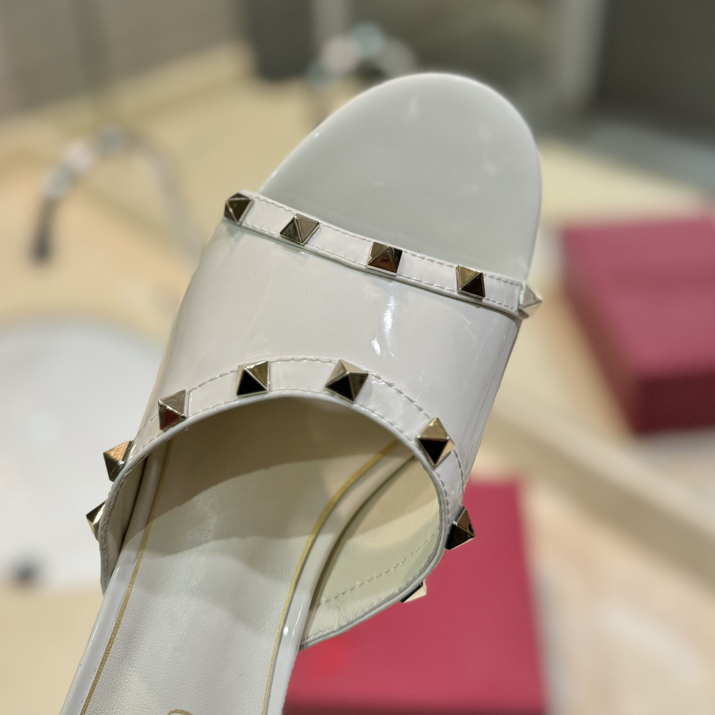 高仿Valentino*2W0S0GQ鉚釘水晶踭涼鞋白色4.5CM免檢版