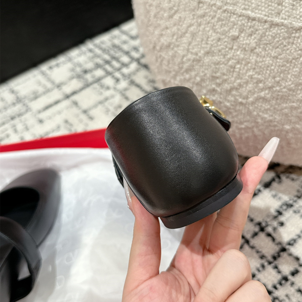 高仿Valentino*5W2S0JA方頭單鞋小牛皮黑色平底免檢版