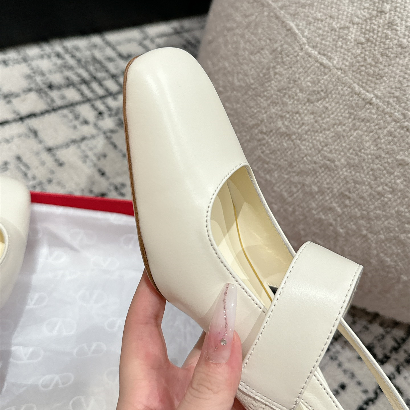 高仿Valentino*5W2S0JY方頭露跟單鞋白色6CM免檢版