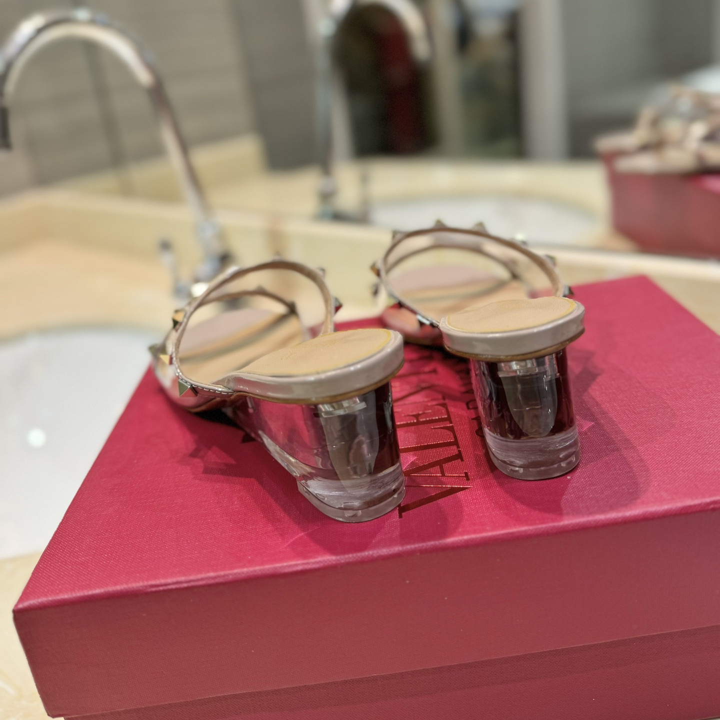 高仿Valentino*2W0S0GI鉚釘水晶踭涼鞋淺粉膠片4.5CM免檢版