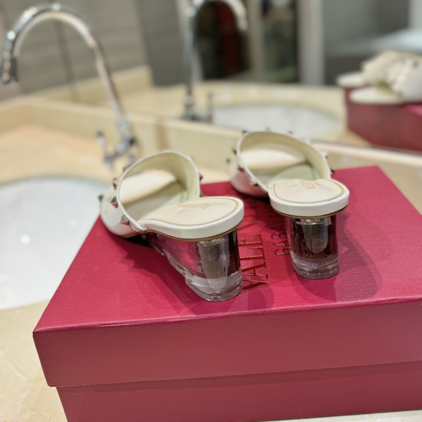 高仿Valentino*2W0S0GQ鉚釘水晶踭涼鞋白色4.5CM免檢版