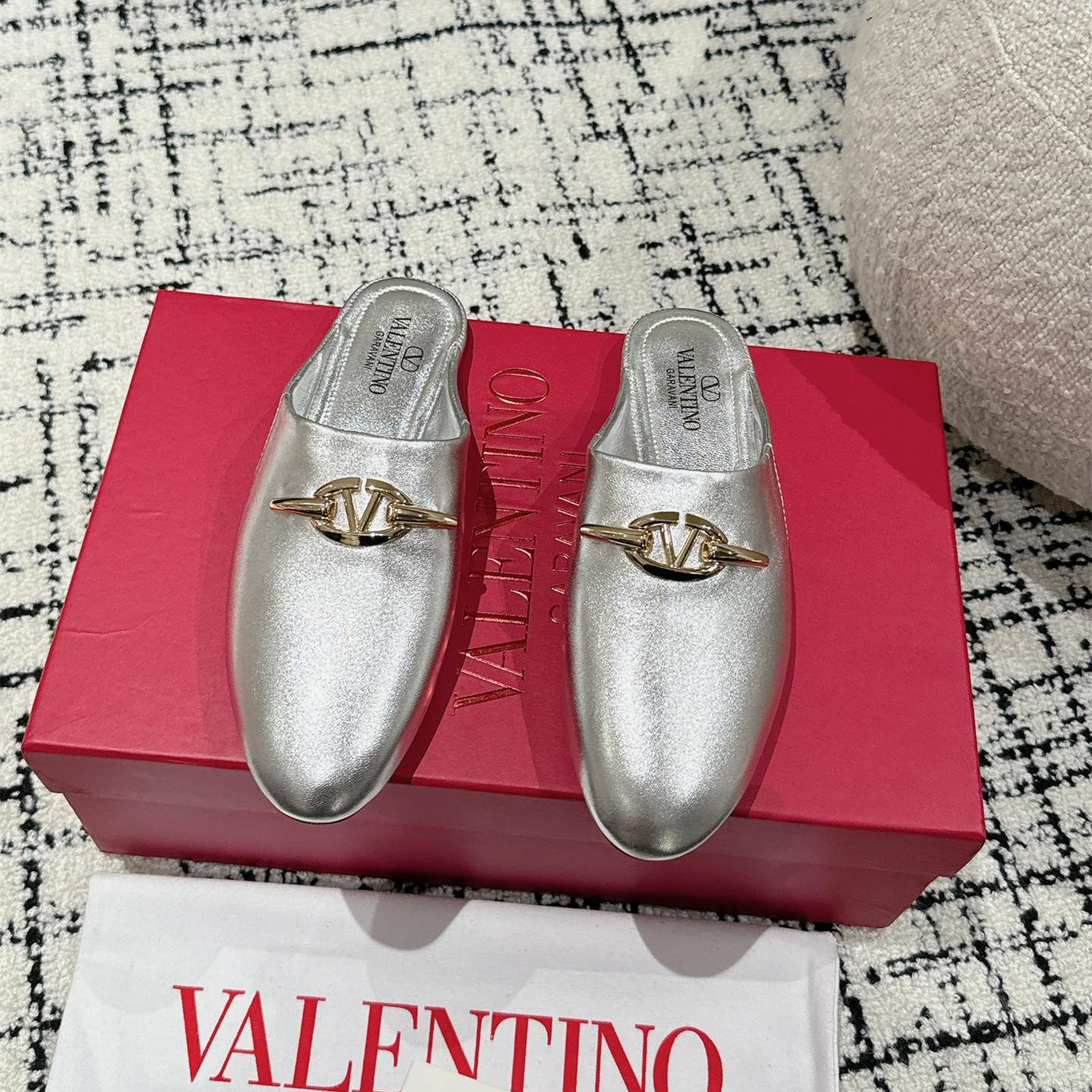 高仿Valentino*4W2S0IQ簡約包頭拖鞋漆皮印刷免檢版