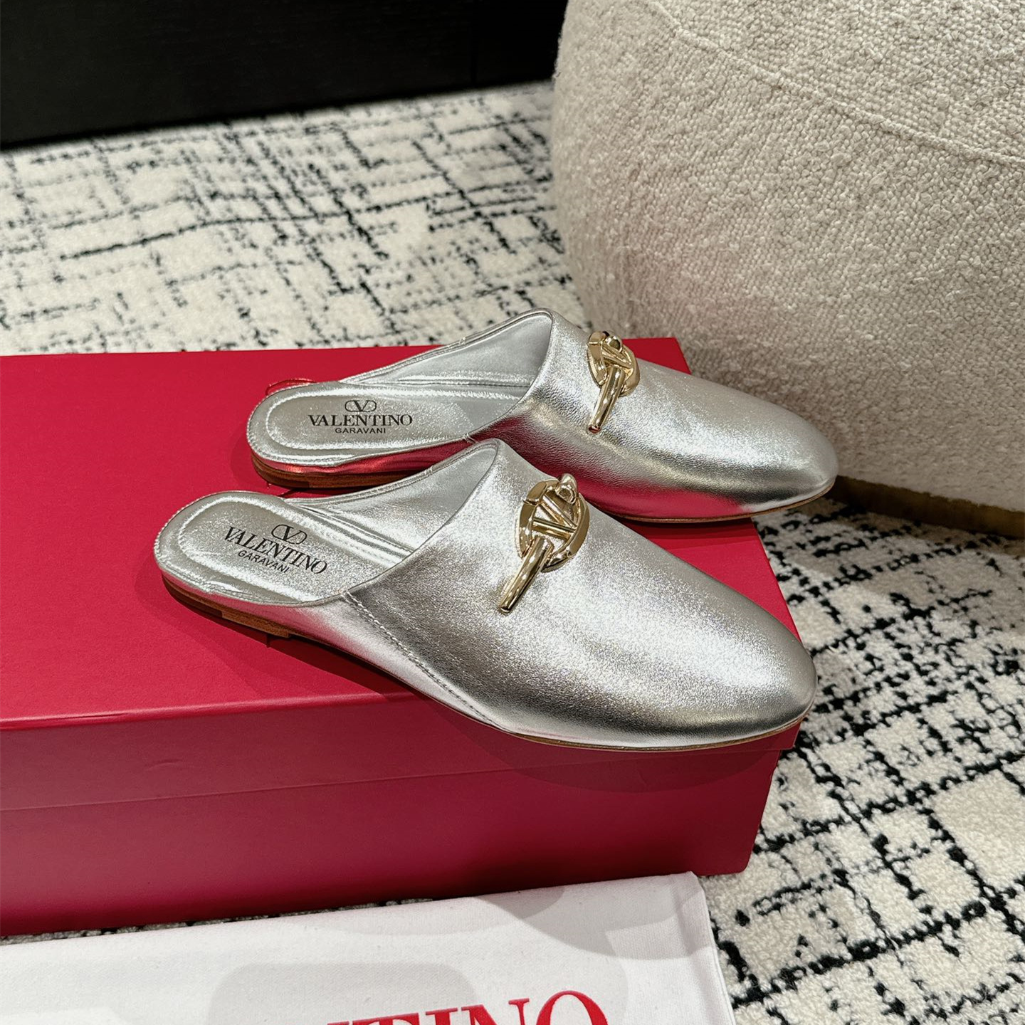 高仿Valentino*4W2S0IQ簡約包頭拖鞋漆皮印刷免檢版
