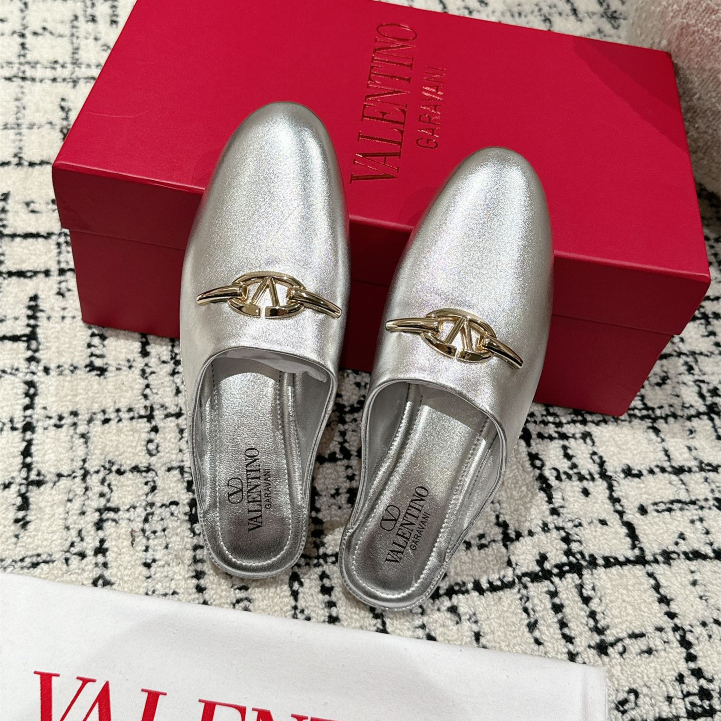 高仿Valentino*4W2S0IQ簡約包頭拖鞋漆皮印刷免檢版