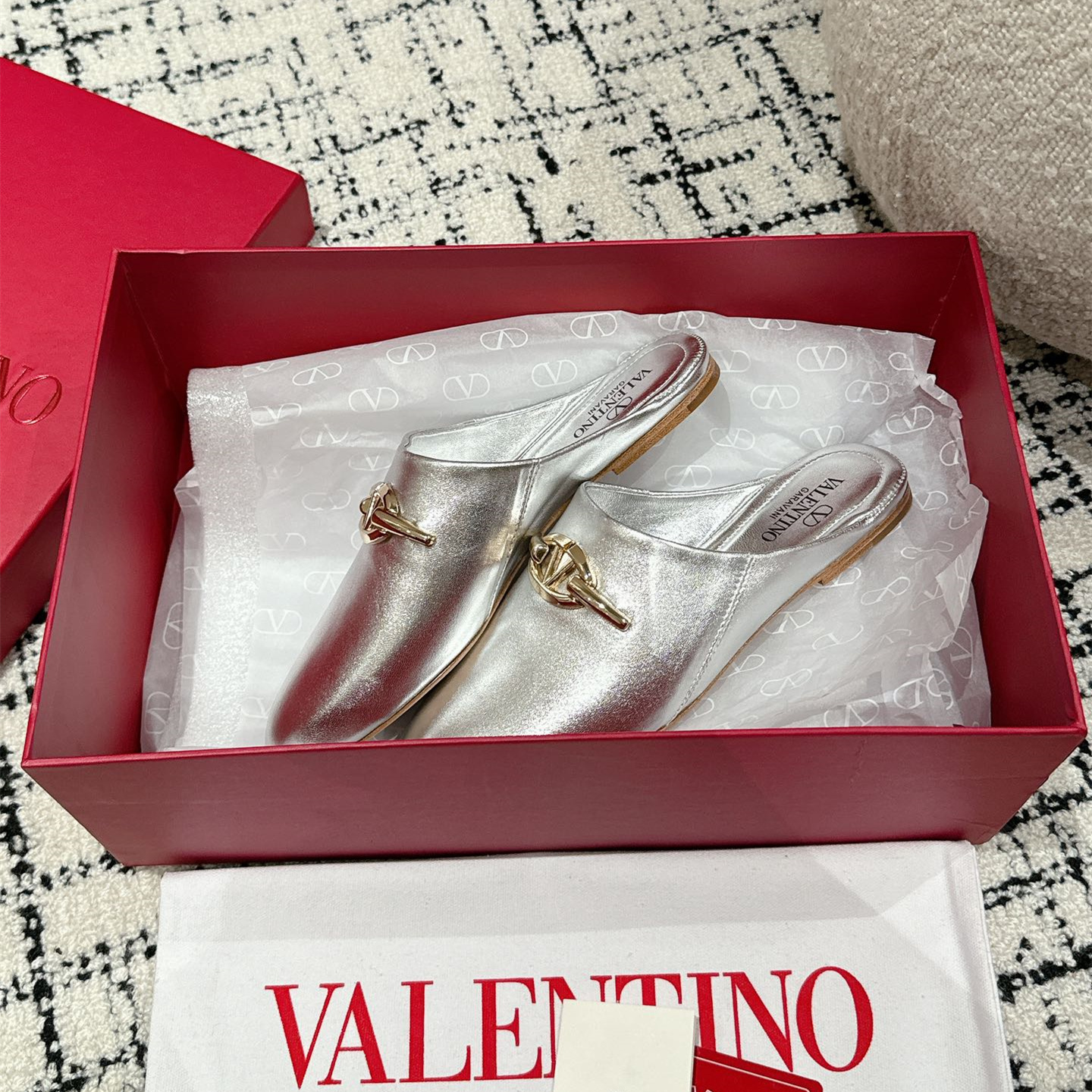 高仿Valentino*4W2S0IQ簡約包頭拖鞋漆皮印刷免檢版