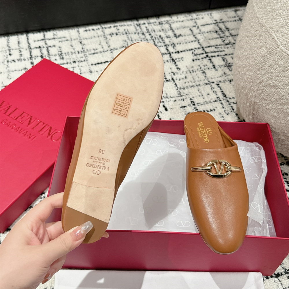 高仿Valentino*4W2S0IR簡約包頭拖鞋小牛皮棕色免檢版