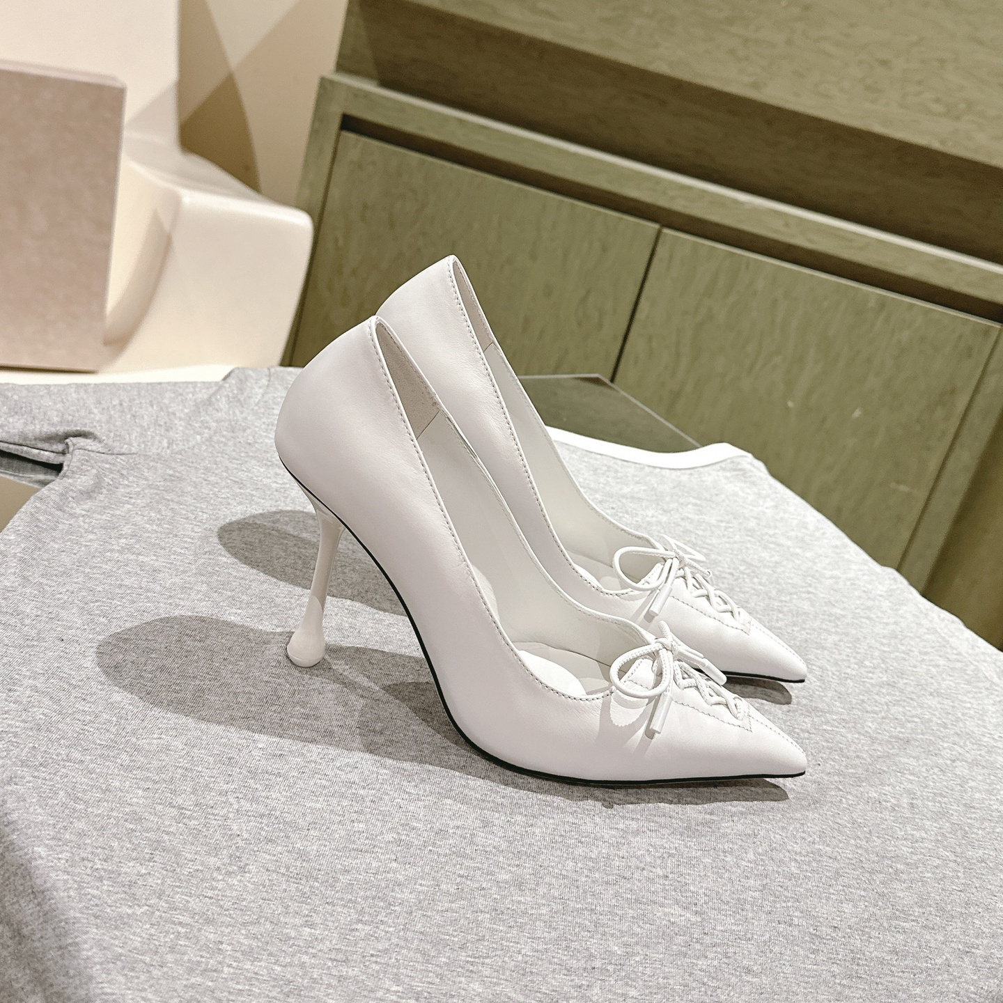 高仿JimmyChoo*SCARLE2尖頭蝴蝶結高踭鞋白色9CM免檢版