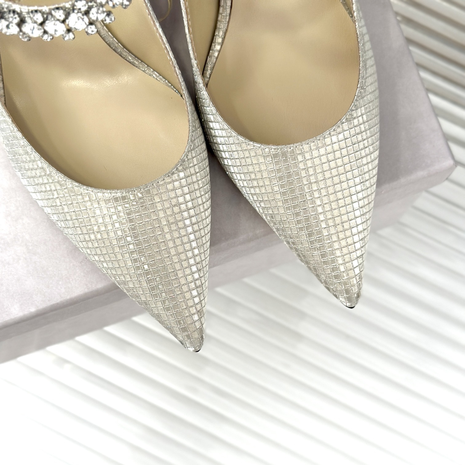 高仿JimmyChoo*BING62T水晶鑲嵌涼拖裸色6.5CM免檢版