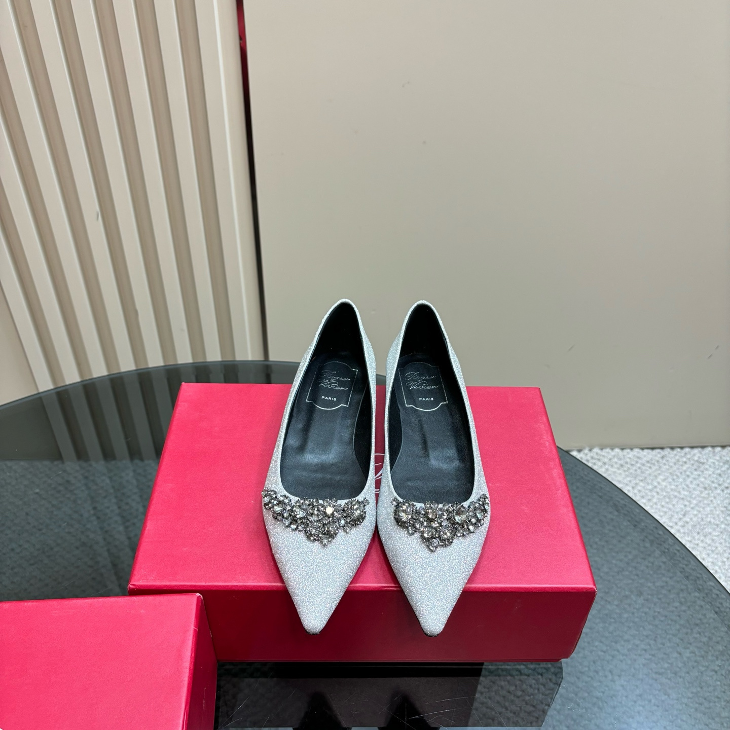 高仿RogerVivier*RVW5022水鑽尖頭平底鞋灰色免檢版