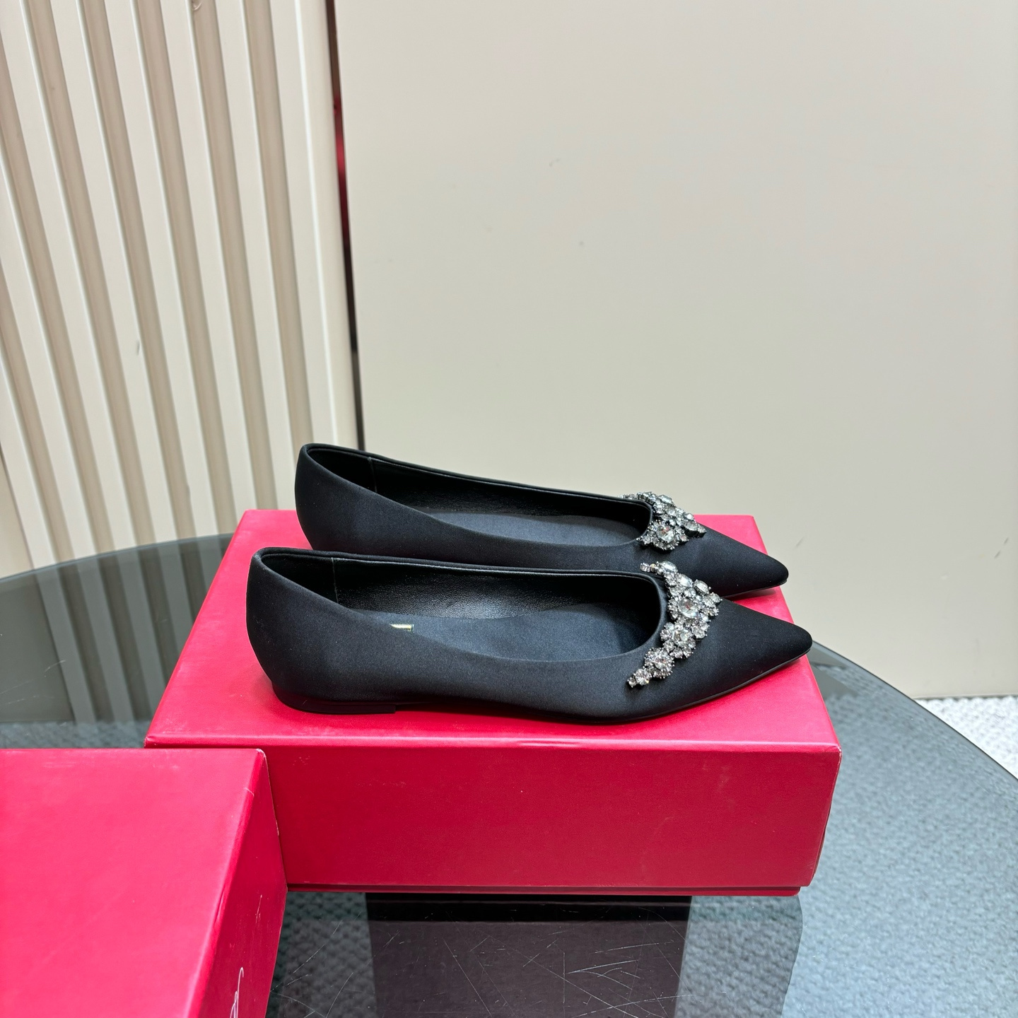 高仿RogerVivier*RVW5024水鑽尖頭平底鞋黑色免檢版