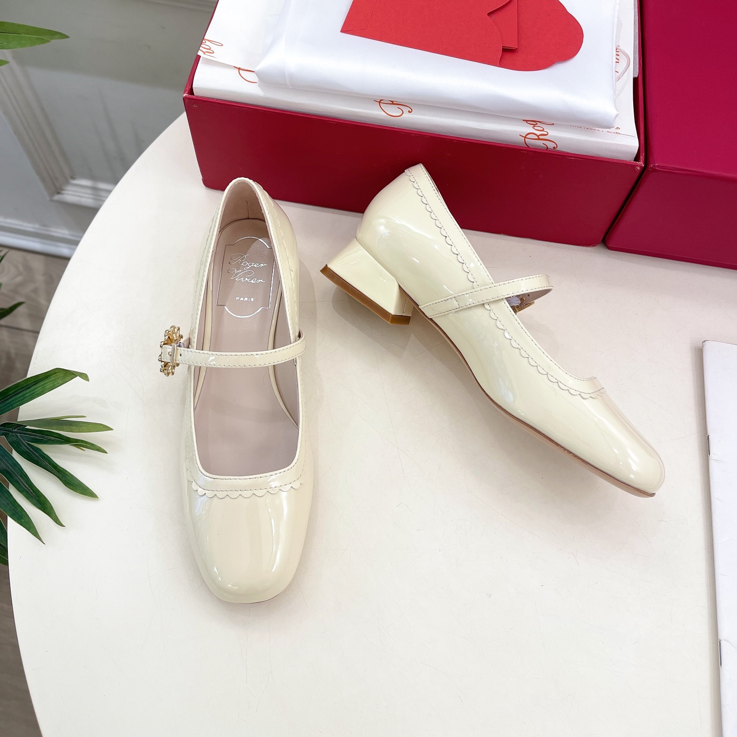 高仿RogerVivier*RVW5406瑪麗珍鞋白色3CM免檢版