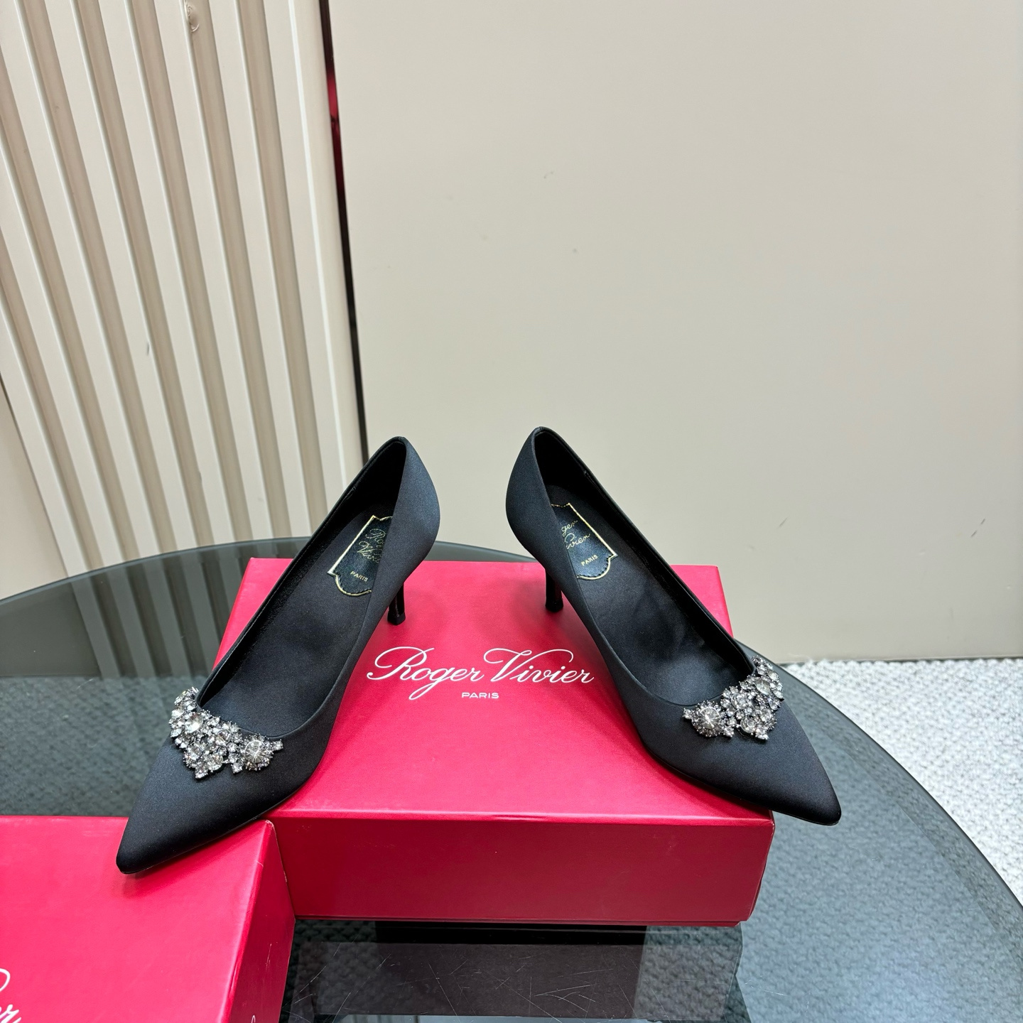 高仿RogerVivier*RVW5023水鑽尖頭高踭鞋黑色8.5CM免檢版