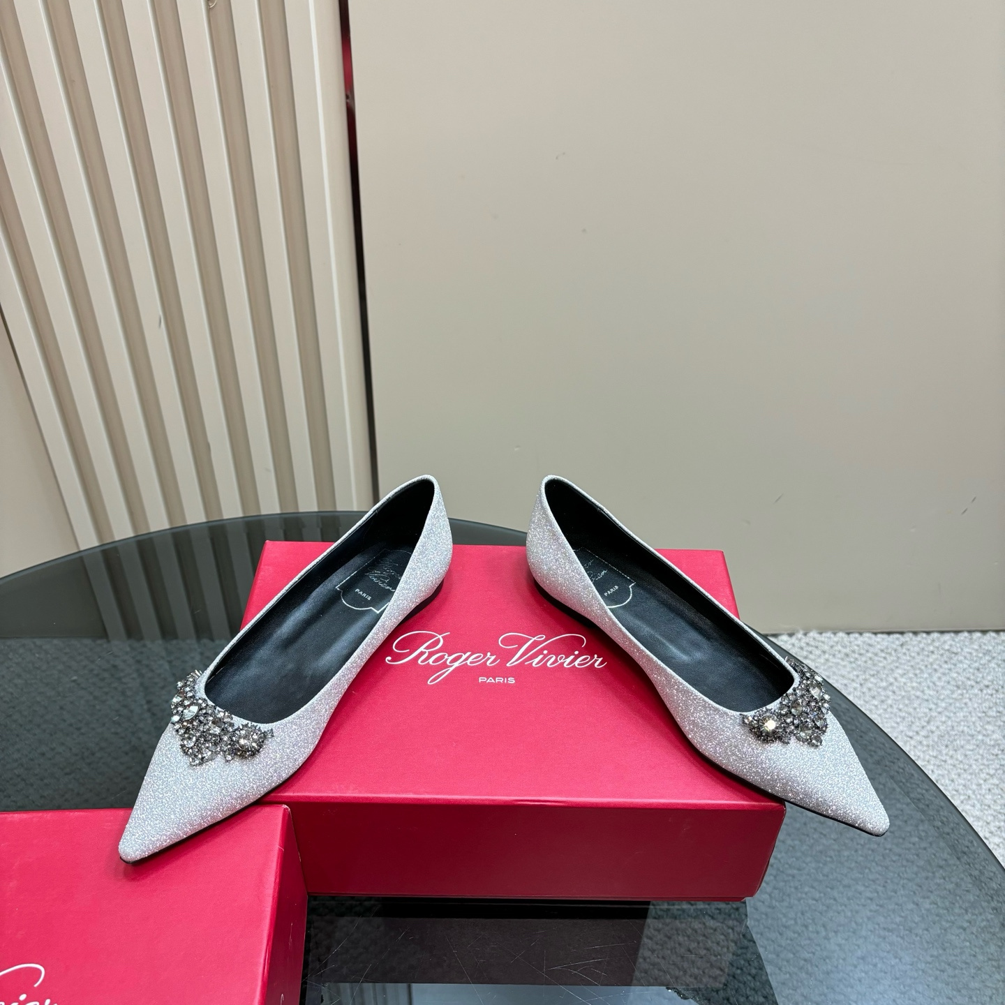 高仿RogerVivier*RVW5022水鑽尖頭平底鞋灰色免檢版