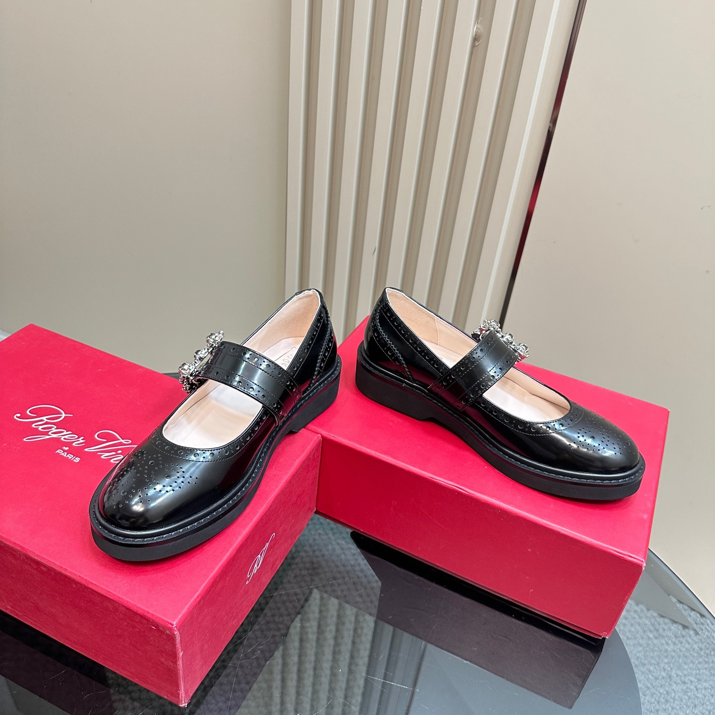 高仿RogerVivier*RVW5484鑽扣粗跟瑪麗珍鞋黑色3CM免檢版