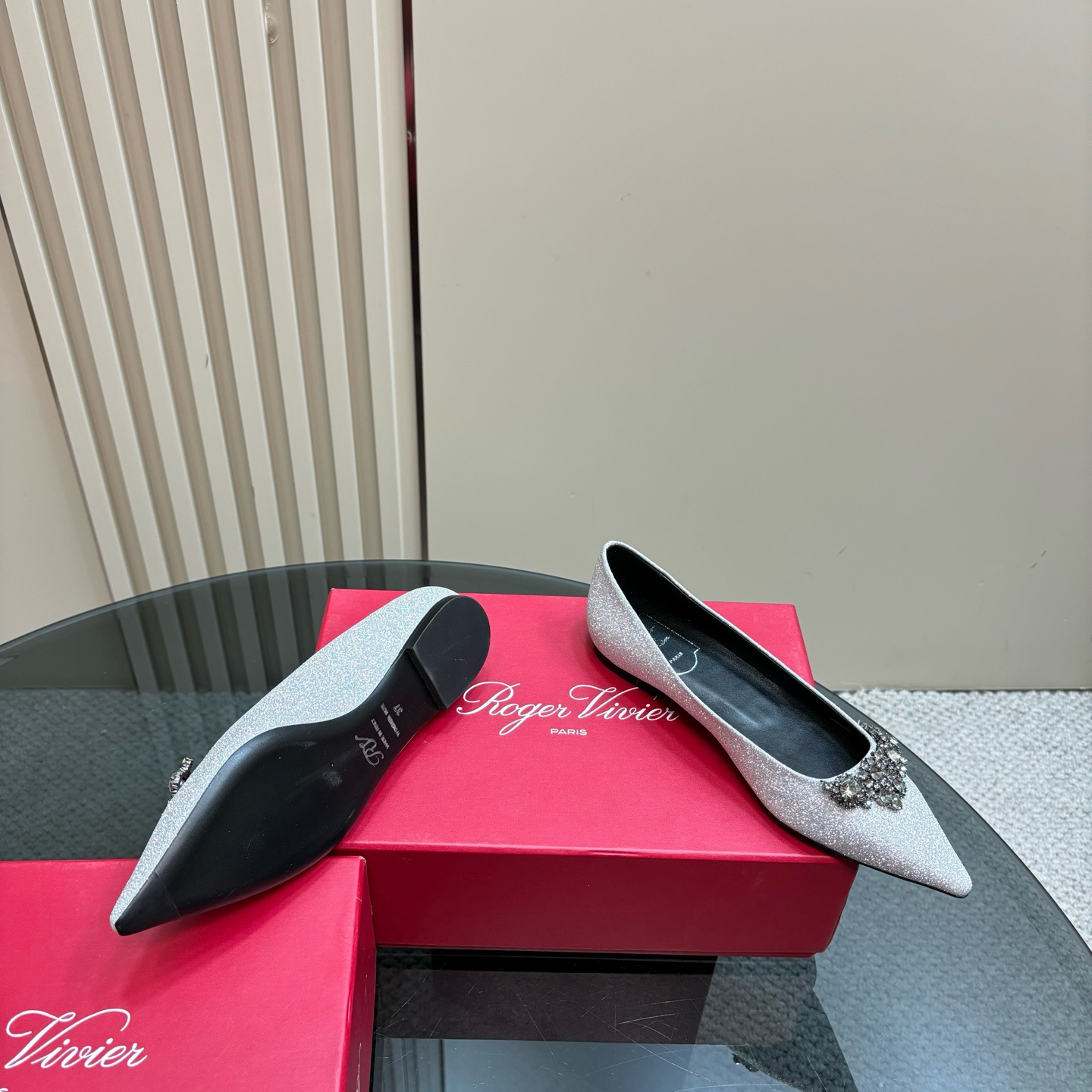 高仿RogerVivier*RVW5022水鑽尖頭平底鞋灰色免檢版