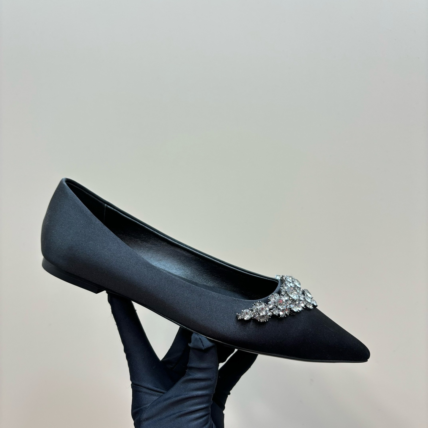 高仿RogerVivier*RVW5024水鑽尖頭平底鞋黑色免檢版