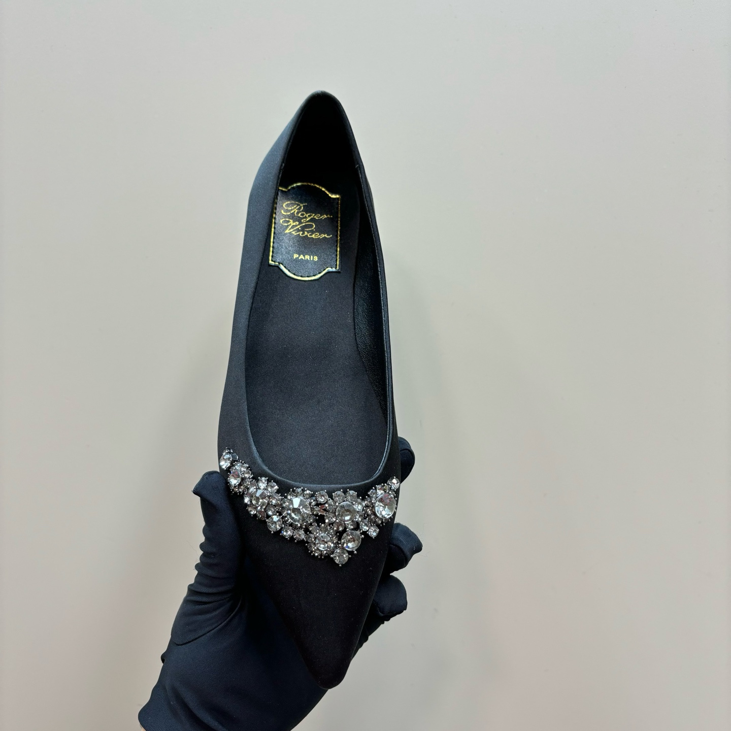 高仿RogerVivier*RVW5024水鑽尖頭平底鞋黑色免檢版