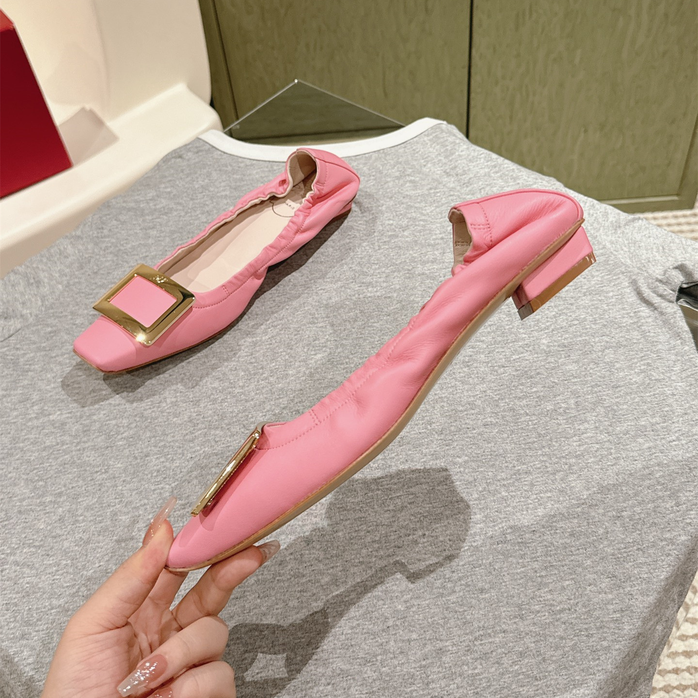 高仿RogerVivier*RVW7595方頭懶人平底鞋粉色免檢版