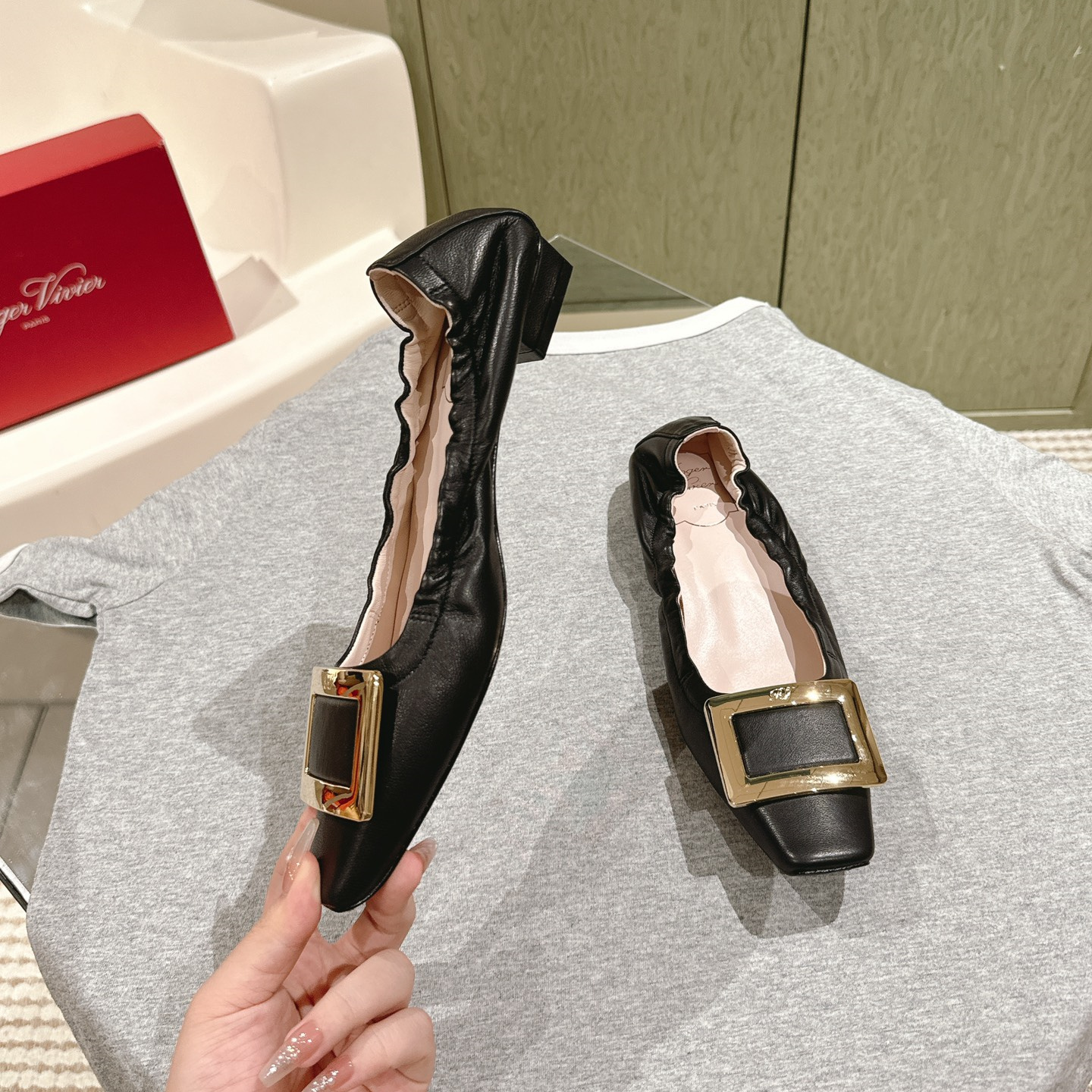 高仿RogerVivier*RVW7596方頭懶人平底鞋粉色免檢版