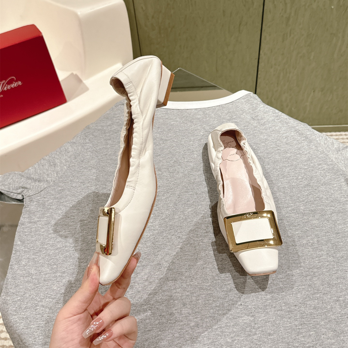 高仿RogerVivier*RVW7594方頭懶人平底鞋白色免檢版