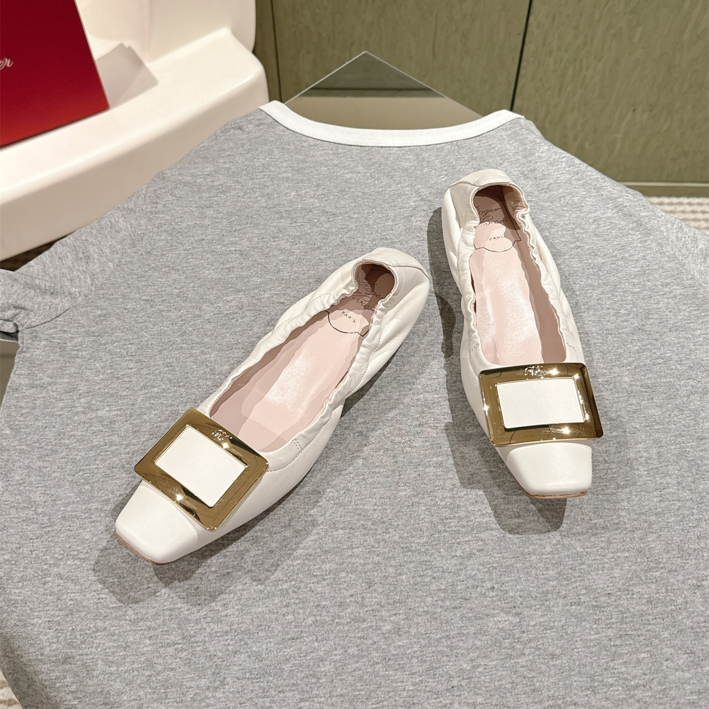 高仿RogerVivier*RVW7594方頭懶人平底鞋白色免檢版